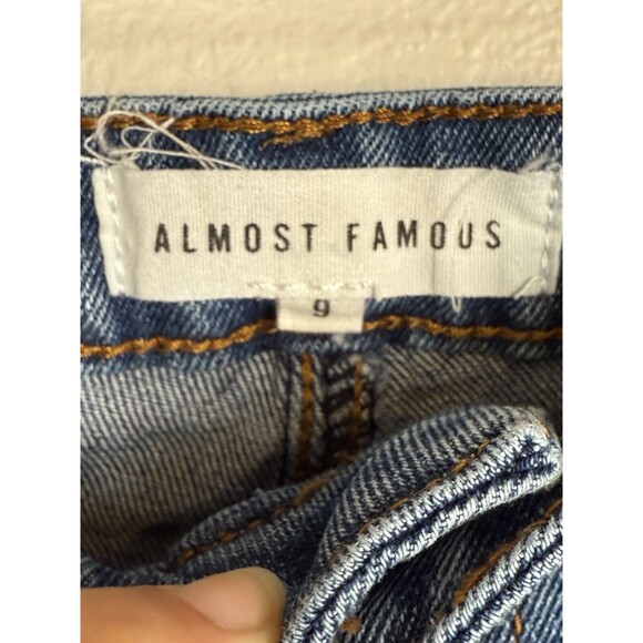 Almost Famous Straight Leg Distressed Dad Jeans Size 9 Juniors Denim Rue21 EUC - Picture 9 of 14